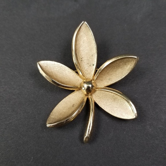 Trifari Jewelry - Vintage Trifari Gold Tone Textured Five Petal‎ Flower Brooch Pin Botanical MCM